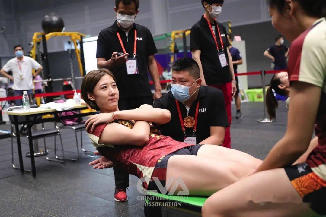 国际比赛日体能课后;新疆广汇主帅复盘备战欧超杯;更衣室稳定;身体对抗强度拉满的简单介绍开云体育娱乐app安全